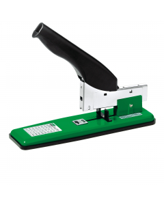 Cucitrici in metallo con impugnatura ergonomica. Fermo carta per regolare la profondità fino a 70mm, base in gomma antiscivolo. Cucitura a punto chiuso. Capacità cucitura da 25 a 200fg. Profondità cucitura 70mm. Utilizza punti 23/08-23. Carica max 50 punt