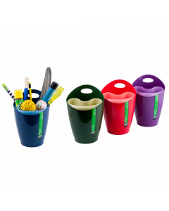 Portapenne multiscomparto composto da 2 bicchieri utilizzabili uno dentro l'atro oppure separatamente. Dimensioni: diametro 8cm - H 17cm. In confezione assortita nei colori blu, verde, rosso e viola.