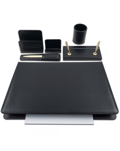Set scrittoio in similpelle morbido composto da 6 accessori: sparticarte, bicchiere portapenne, portabiglietti da vista, apribusta con custodia, base portastilofori e sottomano doppio 50x35cm.
Colore: nero.