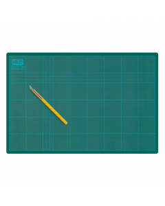 Piani da lavoro antitaglio con triplo strato spessore 3 mm e doppia superficie antitaglio. 
Protegge le superfici e prolunga la durata degli attrezzi da taglio. 
Formato: 60x45 cm. 
Autorigenerante su entrambi i lati.