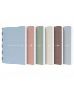 Maxiquaderni spiralati con copertina in colori naturali realizzata con carta riciclata al 100% contenente fibre riciclate da bicchieri di carta usati. 180 pagine di carta da 90g bianca 100% riciclata e liscia per una esperienza di scrittura confortevole s