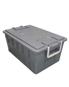 Pratica e robusta cassa in PP (Polipropilene) dotata di coperchio e manici. Le casse della gamma sono sovrapponibili con coperchio e impilabili senza coperchio. Dimensione: (LxPxH) 58x38x26cm. Capacità: 40lt. Prodotti certificati Plastica Seconda Vita rif