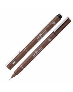 Marcatore a penna a inchiostro pigmentato, resistente alla luce e all'acqua, per una lunga durata. Per un tratto preciso e nitido. Ideale per disegni tecnici e professionali. Fusto in plastica con cappuccio antisoffocamento.