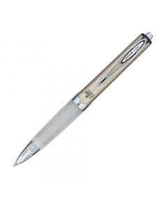 Roller con meccanismo a scatto con impugnatura ergonomica in silicone Alpha-Gel che consente di adattarsi perfettamente alla mano per scrivere a lungo senza fatica. Clip in metallo. Colore dell'inchiostro: nero. Confezione in tubo. Contiene refill nero UM