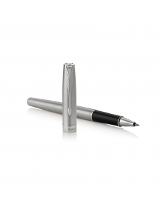 Elegante penna con finiture in acciaio inossidabile con effetto metallo spazzolato. con finiture in palladio sui puntali e pennino in acciaio inossidabile. Fornita con refill standard. Fornita con esclusivo astuccio Parker.
