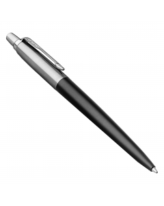 La classica penna Parker con fusto in acciaio inossidabile e dotato di chiusura a punta di freccia lucida sempre in acciaio inossidabile. Fornita con il refill Quink Flow colore blu e un esclusivo astuccio regalo.
Colore: bond street black.
