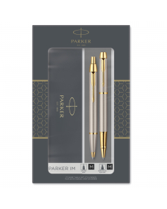 Elegante set in confezione regalo che comprende penna a sfera M IM Brushed Metal GT + stilografica M Brushed Metal GT. Realizzate in acciaio inox con eleganti dettagli cromati. Dotate dell'iconica clip a freccia Parker. Fornite con refill colore nero.