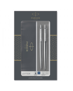 Elegante Gift Set che comprende la classica penna Parker e un portamine 0,5mm Parker con fusto in acciaio inossidabile e dotato di chiusura a punta di freccia lucida sempre in acciaio inossidabile. La penna è fornita di refill Quink Flow colore blu e un e