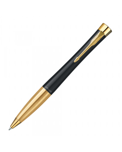 Penna Parker con lacca nera dal tocco mattato per rinforzare l'esclusività della finitura. Integrato con finiture oro. Confezionata in elegante astuccio regalo. Fornita con refill colore blu.
