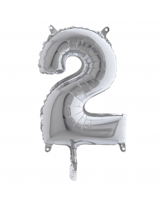 Numero h. 36cm, realizzato in mylar foil metalizzato gonfiabile ad aria attraverso la bocchetta alla base. Cannuccia inclusa nella confezione.