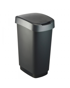 Pattumiera in PPL con doppia apertura: tradizionale su perno posteriore o basculante. Portasacchetti nascosto. Disponibili in 3 colori che permettono la differenziazione della raccolta. Pattumiera 50Lt - 40,1x29,1x60,2cm. Prodotto in Svizzera.