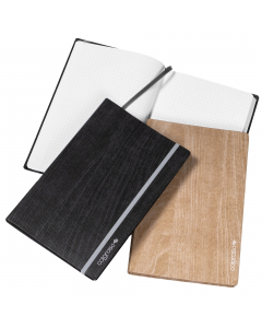 •2 colori
• cm 13,5 x 21,5

• Texture effetto legno

• Copertina morbida con elastico

• 192 pagine + 2 con risguardo

• Interno 80 gr

• 6 pz x 2 colori, 12 pz assortiti

• Confezionato singolarmente