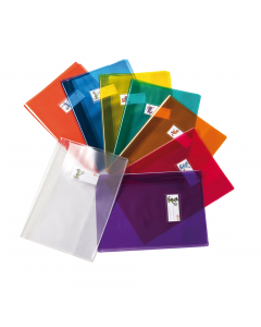 Coprimaxi in PVC trasparente cristallo liscio 140my, formato A4. Dotato di alette salva pagina e patelle interne in PVC 120my. Tasca porta nome personalizzabile.