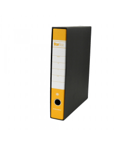 Registratore STARLINE modello StarBox, con struttura in cartone rivestita in carta goffrata stampata e risguardo bianco. Dotato di meccanismo a leva in acciaio nichelato con pressino. Custodia in fibrone nero rivestita in carta usomano. Anello di estrazio