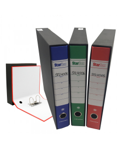 Registratore STARLINE modello StarBox, con struttura in cartone rivestita in carta goffrata stampata e risguardo bianco. Dotato di meccanismo a leva in acciaio nichelato con pressino. Custodia in fibrone nero rivestita in carta usomano. Anello di estrazio