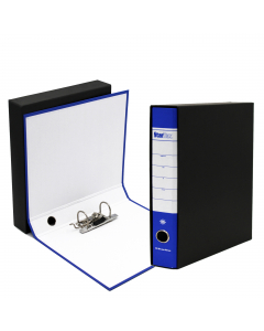 Registratore STARLINE modello StarBox, con struttura in cartone rivestita in carta goffrata stampata e risguardo bianco. Dotato di meccanismo a leva in acciaio nichelato con pressino. Custodia in fibrone nero rivestita in carta usomano. Anello di estrazio