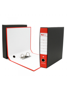 Registratore STARLINE modello StarBox, con struttura in cartone rivestita in carta goffrata stampata e risguardo bianco. Dotato di meccanismo a leva in acciaio nichelato con pressino. Custodia in fibrone nero rivestita in carta usomano. Anello di estrazio