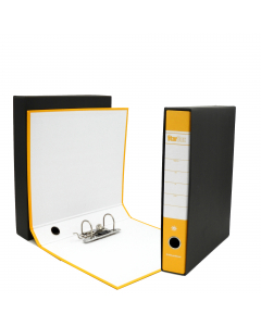 Registratore STARLINE modello StarBox, con struttura in cartone rivestita in carta goffrata stampata e risguardo bianco. Dotato di meccanismo a leva in acciaio nichelato con pressino. Custodia in fibrone nero rivestita in carta usomano. Anello di estrazio