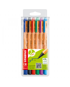 Astuccio da 6 colori: nero, blu, rosso, verde, turchese, lilla.
Pennarello con fusto composto al 87% da plastica riciclata. Punta in fibra resistente per scrivere e sottolineare con forza. Cappuccio e clip nel colore dell'inchiostro. 
Punta 0,8mm.