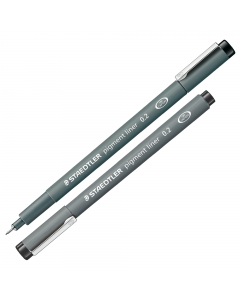 Penna a punta sintetica calibrata, puntale in metallo ideale per tracciare con righe e squadre. Inchiostro pigmentato nero intenso resistente nel tempo, ideale per documenti, ben riproducibile. Cancellabile su carta da lucido. Tratto 0.2mm