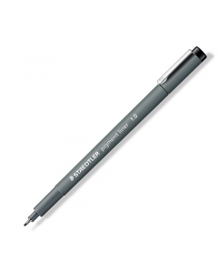 Penna a punta sintetica calibrata, puntale in metallo ideale per tracciare con righe e squadre. Inchiostro pigmentato nero intenso resistente nel tempo, ideale per documenti, ben riproducibile. Cancellabile su carta da lucido. Tratto 1,0mm.