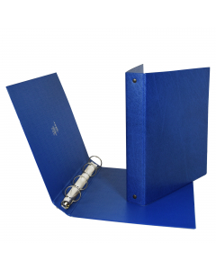 Raccoglitore in Colpan® (cartone rivestito in PVC) con meccanismo a 4 anelli tondi. Utili in ufficio, a scuola e a casa. Formato esterno: 200x225 mm. Formato contenuto: 150x210 mm (A5). Dorso: 30 mm. Diametro anelli: 25 mm. Colore blu.