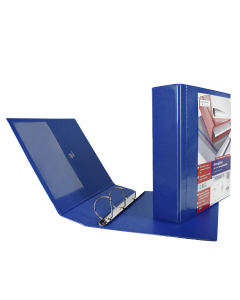 Raccoglitore personalizzabile in Colpan® (cartone rivestito in PVC) con tasca interna e meccanismo a 4 anelli (a D). Tasche trasparenti sul 1° quadrante e sul dorso che consentono l'inserimento facilitato della personalizzazione. Formato esterno: 285x310 
