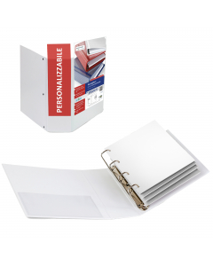 Raccoglitore personalizzabile in Colpan® (cartone rivestito in PVC) con tasca interna e meccanismo a 4 anelli quadri. Tasche trasparenti sul 1° quadrante e sul dorso che consentono l'inserimento facilitato della personalizzazione. Formato esterno: 280x310