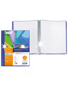 Porta listini A5 a 50 buste in PP liscio, con copertina e retro personalizzabili. Dorso blu. Il perfetto allineamento delle buste e la particolare saldatura facilitano la consultazione. Formato contenuto 150x210mm. Ideale per menù, libretti dei canti etc.