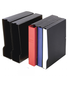 Custodia montabile in Colpan® (cartone rivestito in PVC) adatta a contenere i raccoglitori Sei Rota A4 con anelli da 100 mm. Protegge da polvere e umidità, si fissa in un attimo tramite bottone. Colore: nero. Formato esterno: 285x310 mm. Formato contenuto