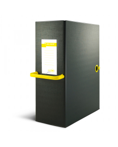 Cartelle in Colpan® nero (cartone rivestito in PVC) con chiusura a tre lembi. Maniglia in plastica gialla. Occhiello e bottoni automatici in metallo nel colore della maniglia. Etichetta intercambiabile colorata. Adatte per l'archiviazione e il trasporto d