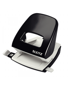 Perforatore a 2 fori passo 8cm con guida regolabile. Struttura in metallo colorato pendant con la base in plastica antiscivolo. Dotato di sistema a frizione ridotta, meccanismo ‘Push&Pull’ e nuova guida di arresto. Design ergonomico per agevolare la presa