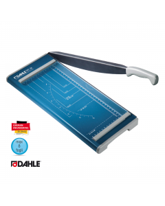 Taglierina Hobby 502 a leva con piano in metallo prestampato con formati DIN. 2 squadre laterali in cm. Lama in acciaio e pressino manuale. Piano 42x17,5cm. Luce di taglio 320mm. Capacità di taglio 8fogli (0.8mm).