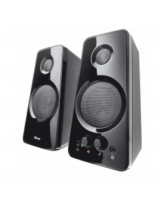 Elegante set di altoparlanti con elevata potenza di picco di 36 W (18 Watt RMS) per una riproduzione del suono ricca. Controllo del volume e dei bassi e ingressi audio sul lato anteriore per un comodo accesso. Dotato di presa di collegamento per cuffie e 