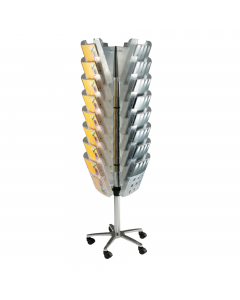 Espositore girevole trifacciale da terra con 24 vaschette portadepliat stacker trasparenti. Elegante struttura cromata con ruote. Dimensioni: 50x50x165cm.