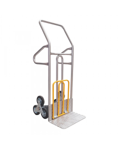 Carrello saliscale in tubo di acciaio, con 6 ruote 15cm in gomma piena con cuscinetti. Portata 280kg / 200 kg su scala. Grigio RAL 9022 con pala giallo RAL 1028. Dimensioni: 50Lx40Px132Hcm. Fornito montato.