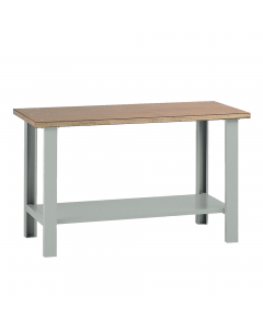 Banco da lavoro con piano in legno impiallacciato in noce tanganika e bordato faggio spessore mm. 40, 2 fiancate e 1 sottopiano sagomato e rinforzato. Portata kg.1000. Smontato. Verniciatura a polvere grigio RAL 7038. Dimensioni: 150Lx75Px90Hcm. Fornito s