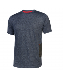 T-Shirt manica corta in jersey di polycotone. Slim-Fit. Collo e bordo manica a costine elasticizzate. Fettuccia para-sudore bianca. Tasca porta cellulare sul fianco sinistro con travetta rossa. Nastro rosso/re ex su manica destra. Conformità alle norme CE