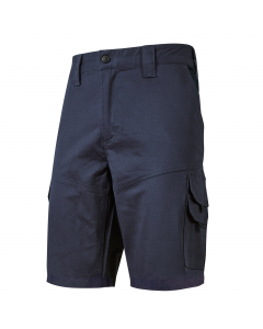 Pantaloni corti multitasca in cotone elasticizzato, freschi e comodi ideali nella stagione estiva. Tasche laterali ed elastico in vita, chiusura centrale con zip e bottone gommato antigraffio. Carré posteriore accentuato per una maggior protezione della p