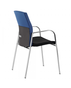 Seduta interlocutore 4 gambe in acciaio cromato. Rivestimento seduta in tessuto "PLUS - Ignifugo standard" in fibra modacrilica e reazione al fuoco classe 1. Braccioli inclusi (non rimovibili). Alt.tot.: 95cm; Prof.tot.: 62cm; Alt.schienale: 51cm; Larg.sc