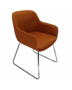 Poltroncina attesa su slitta con imbottitura schiumata a freddo. Rivestimento in tessuto "FASHION - Salò" 100% poliestere e certificazioni di infiammabilità 1IM UNI 9175 EN 1021. Alt. tot: 82cm; Prof.tot: 58cm; Alt. schienale: 36cm; Largh.schienale: 45cm;