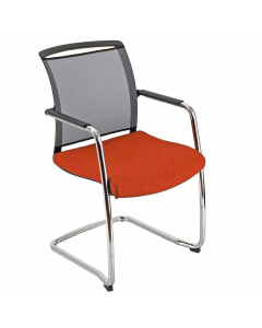 Seduta interlocutore con struttura cromata e imbottitura ad alta densità. Rivestimento seduta in tessuto SUPER - King L 100% TREVIRA reazione al fuoco classe 1. Braccioli inclusi (non rimovibili). Alt.tot.: 89cm; Prof.tot.: 62cm; Alt.schienale: 49cm; Larg
