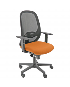Seduta ergonomica adatta per uso intenso. Schienale in rete nera con supporto lombare regolabile. Meccanismo synchro con 4 blocchi antishock, traslatore e variatore di forza a contatto permanente. Braccioli regolabili. Elevazione a gas.
 Alt.tot.: 102-113