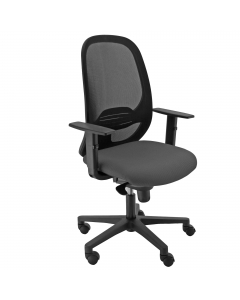 Seduta ergonomica adatta per uso intenso. Schienale in rete nera con supporto lombare regolabile. Meccanismo synchro con 4 blocchi antishock, traslatore e variatore di forza a contatto permanente. Braccioli regolabili. Elevazione a gas.
 Alt.tot.: 102-113