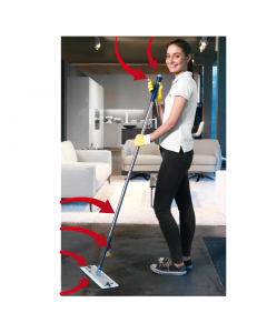 Il kit è composto da un manico in acciaio inox che permette di spruzzare acqua e/o soluzione detergente direttamente sul pavimento, un pratico telaio in alluminio e due mop in microfibra che assicurano grande scorrevolezza e ottime performance. Il kit è c