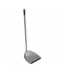 PALETTA A MANICO LUNGO ERGONOMICA PER RACCOGLIERE LO SPORCO SENZA CHINARSI. LA GOMMA FRONTALE ASSICURA UNA PERFETTA ADERENZA AL PAVIMENTO GARANTENDO ANCHE LA RACCOLTA DELLE PARTICELLE PIÙ PICCOLE.