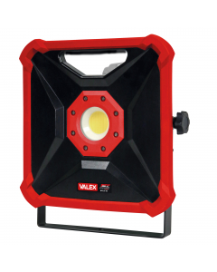 Lampada a led a batteria al Litio. Con due funzioni: luminosità alta e risparmio. Tensione 18V. Dimensioni: 26x23x7cm. Batteria e caricabatteria non inclusi. Batteria cod. 101362; Caricabatteria cod. 101929; Piedistallo per faro: 101363