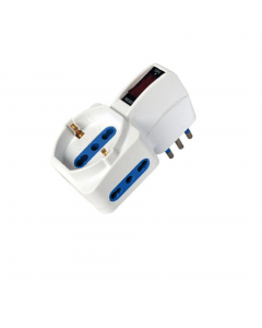 Pratico adattatore di rete salva spazio con spina verticale da 10 A. 2 prese 2P+T 10/16 A bipasso + 1 presa bipasso/Schuko. Dotato di protezione da sovraccarico. Venduto in confezione blister.