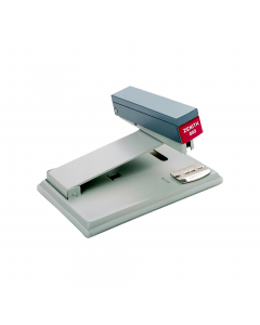 Base e corpo in metallo, sotto-base in politene antigraffi o, cappuccio in plastica ABS antiurto. Sistema di caricamento dei punti dall’alto. Consente di cucire con precisione lungo la piega fogli piegati a quaderno, anche di grande formato. Garanzia a vi